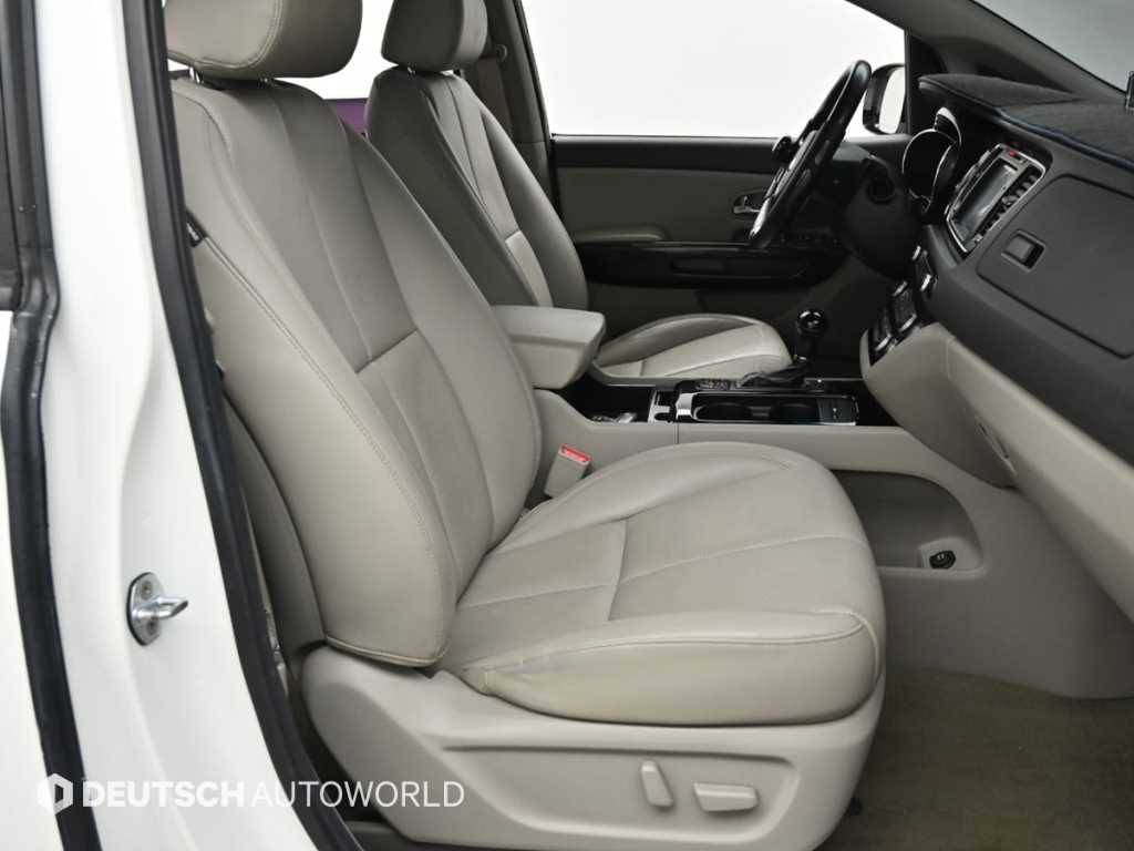 KIA Carnival - Vista 10