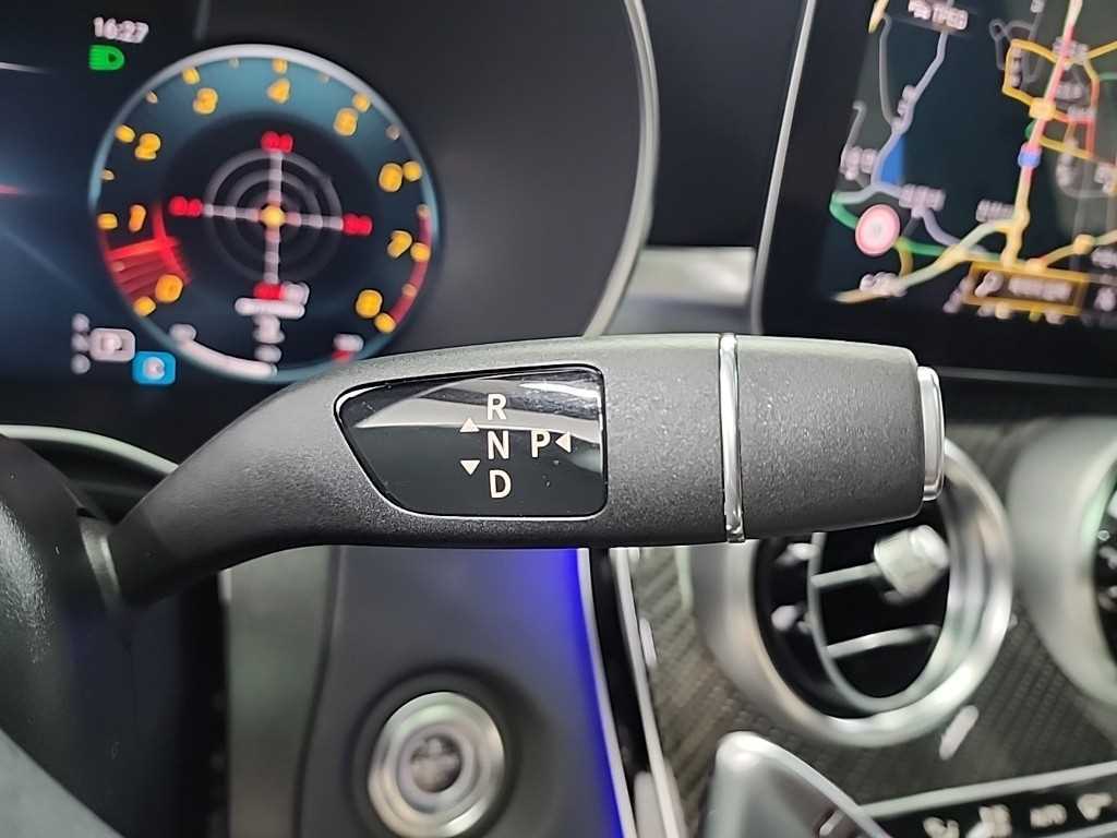 Mercedes Benz GLC Class - Vista 8