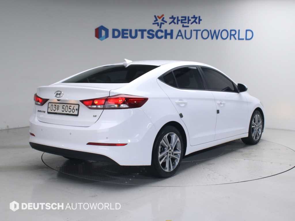 HYUNDAI Avante - Vista 2