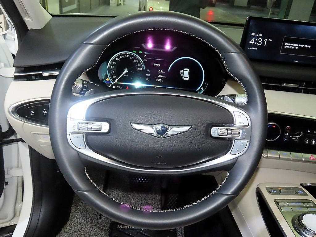 Genesis GV70 - Vista 8