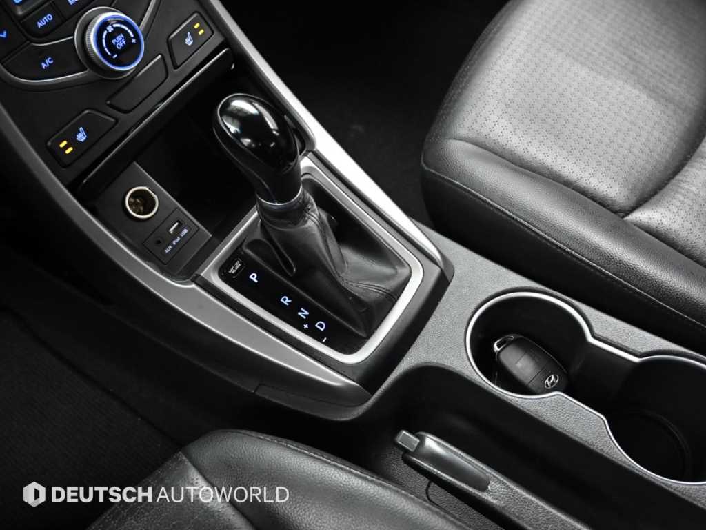 HYUNDAI Avante - Vista 9