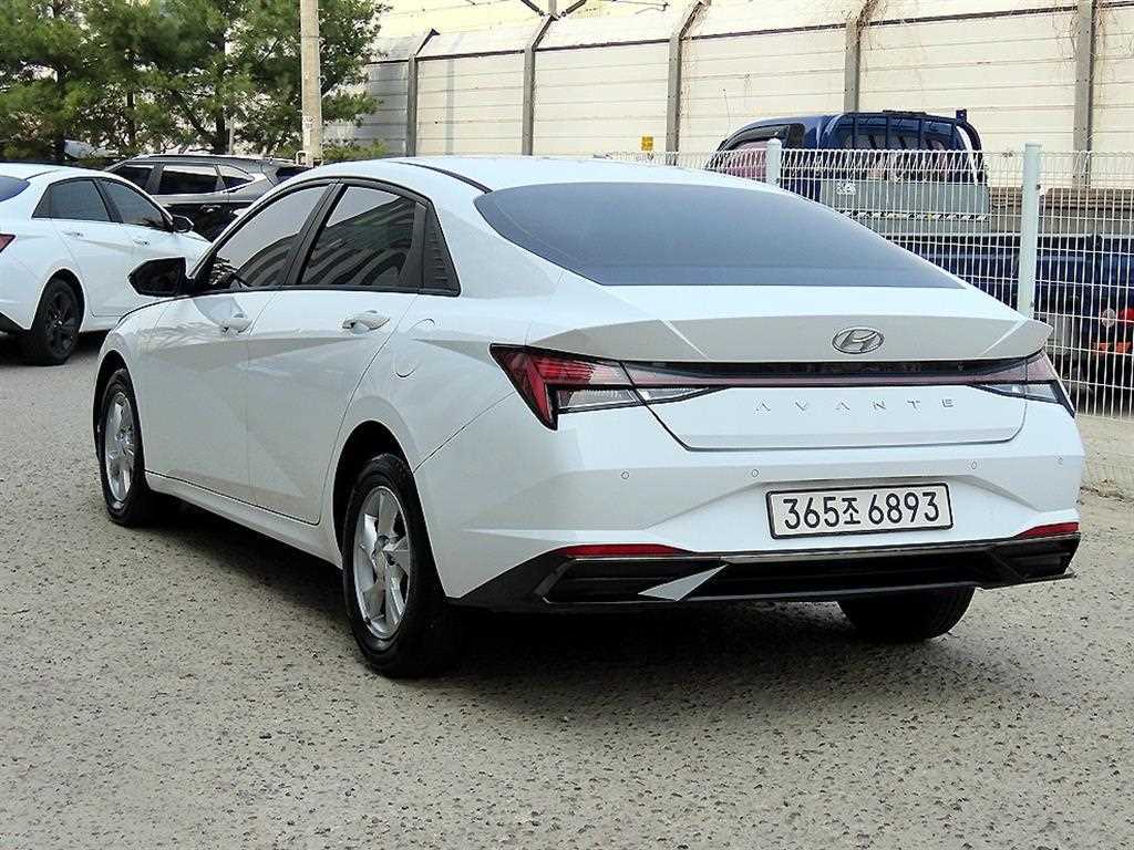 HYUNDAI Avante - Vista 3