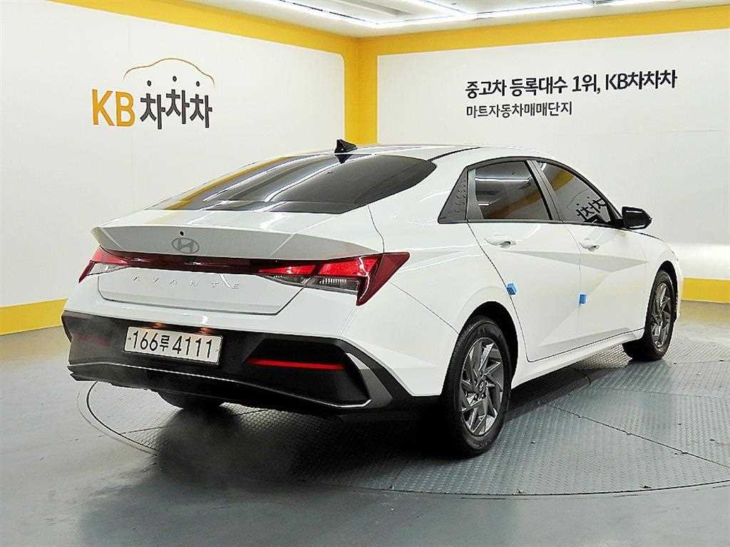 HYUNDAI Avante - Vista 4