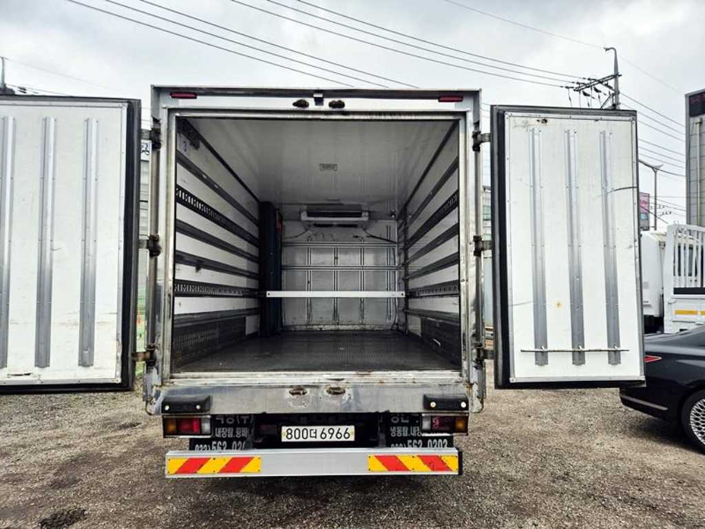 medium and large cargo truck - Vista 8