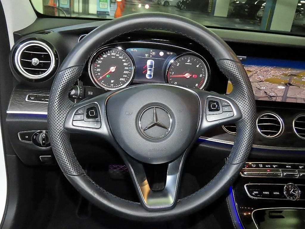 Mercedes Benz E class - Vista 8