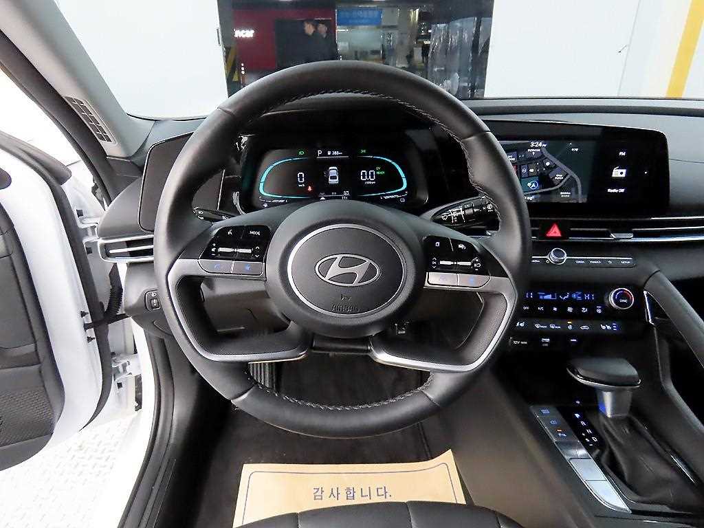 HYUNDAI Avante - Vista 9