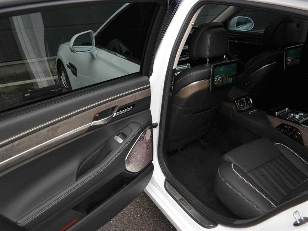 Genesis G90 - Vista 11