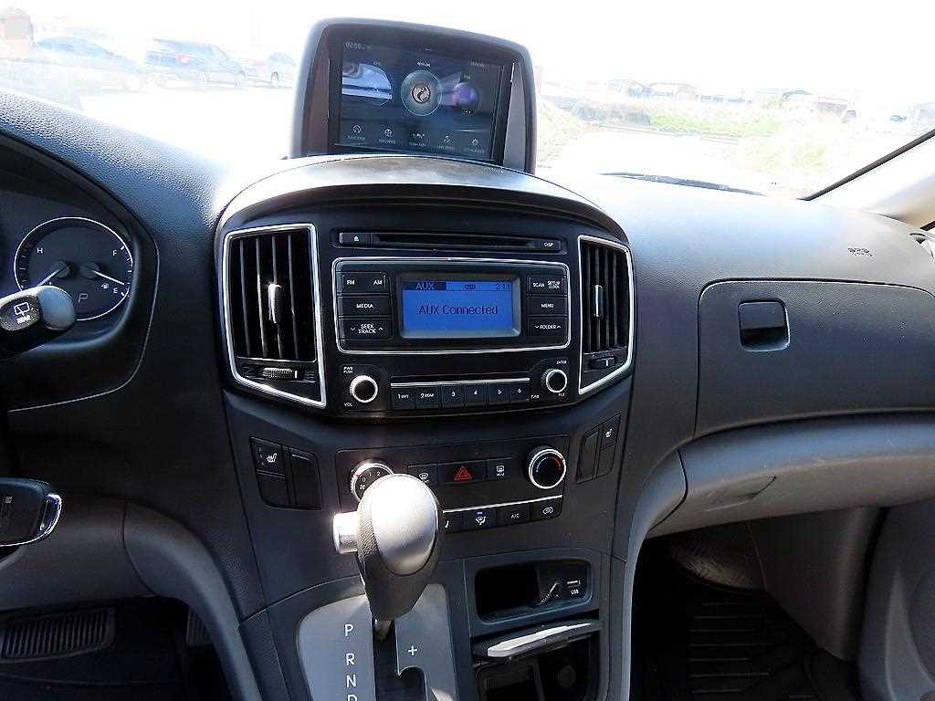 HYUNDAI Starex - Vista 9
