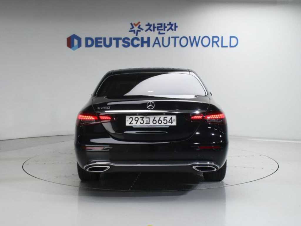 Mercedes Benz E class - Vista 4