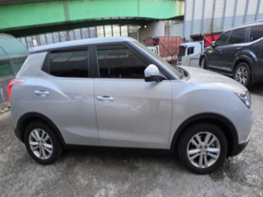 Ssangyong Tivoli - Vista 2