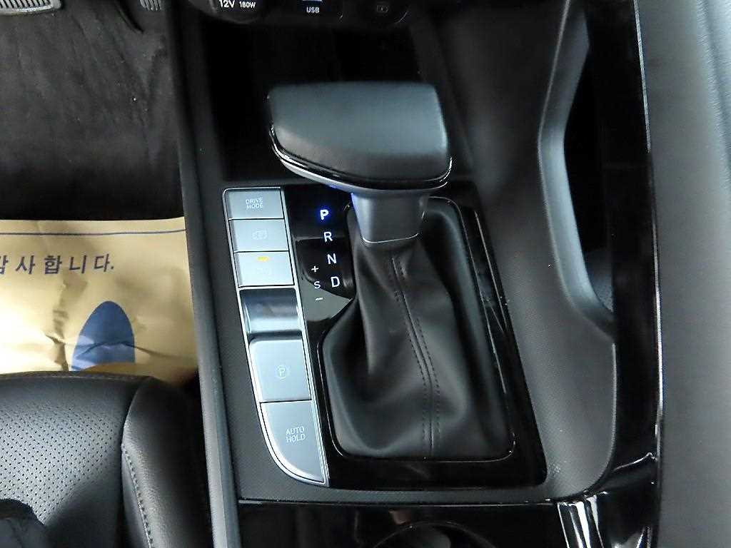 HYUNDAI Avante - Vista 10