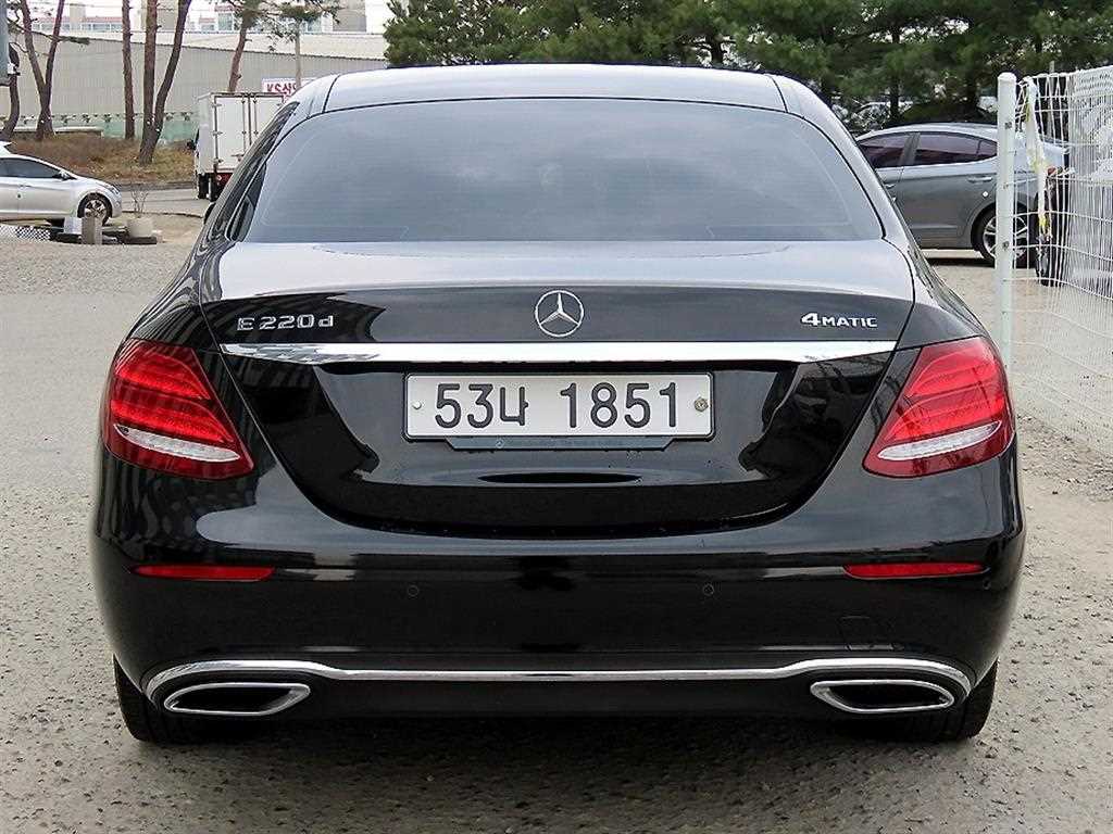 Mercedes Benz E class - Vista 4
