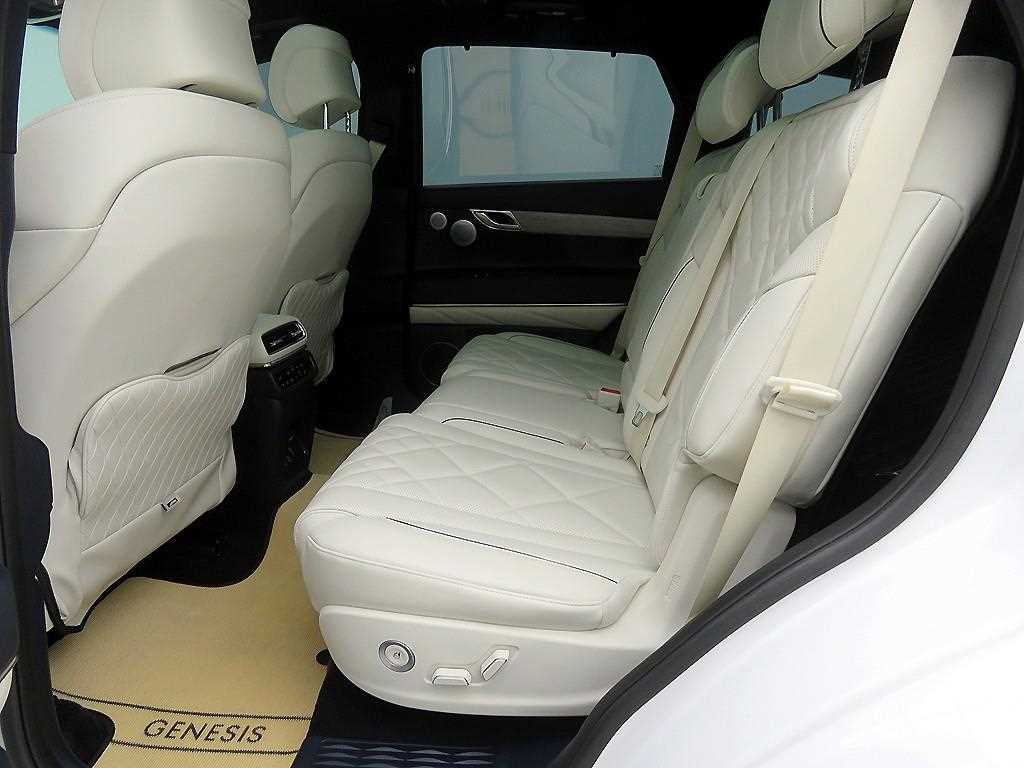 Genesis GV80 - Vista 8