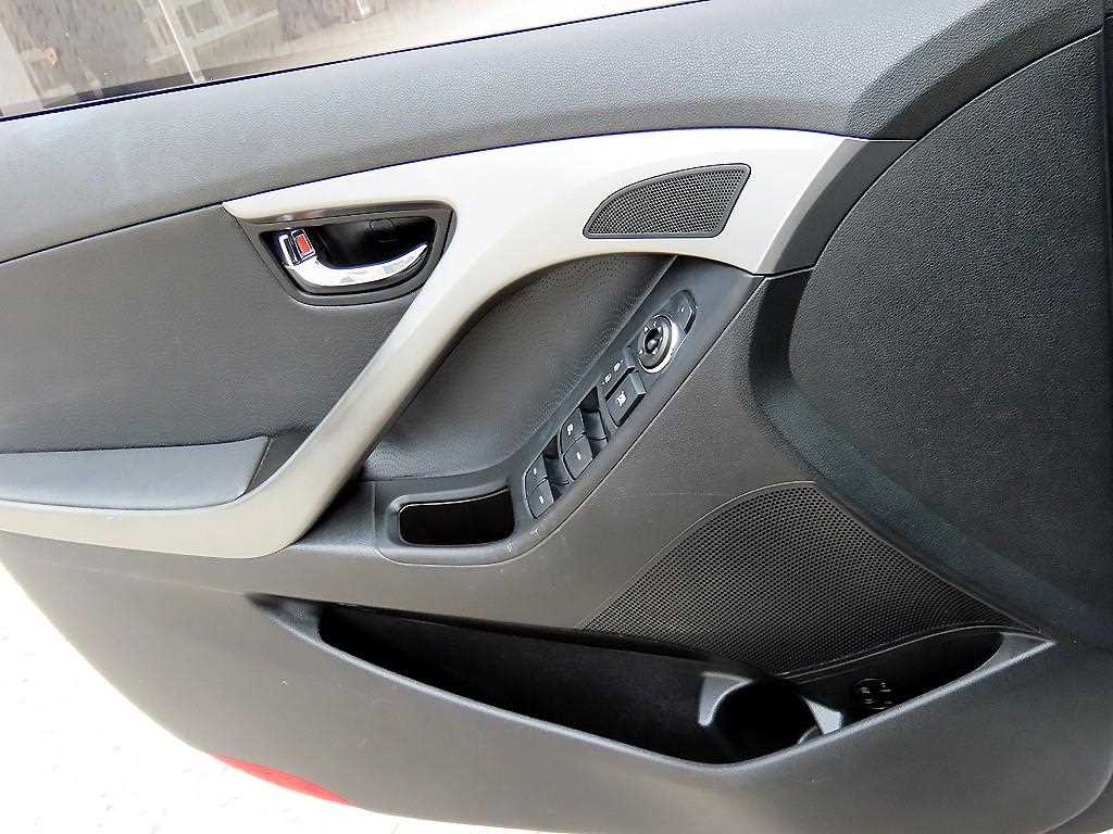HYUNDAI Avante - Vista 11