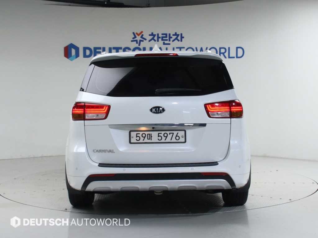 KIA Carnival - Vista 4