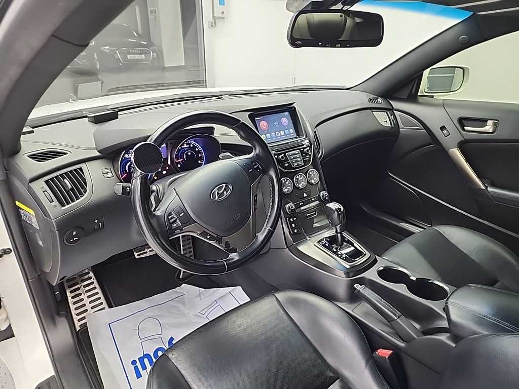 HYUNDAI Genesis - Vista 7