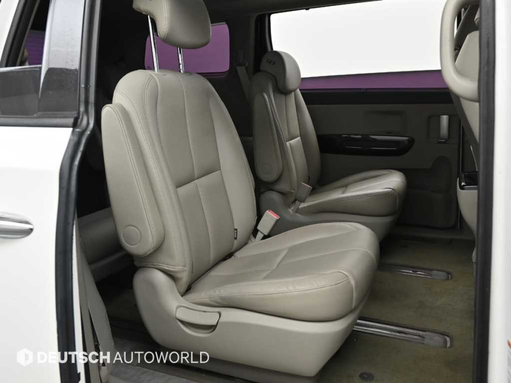 KIA Carnival - Vista 12
