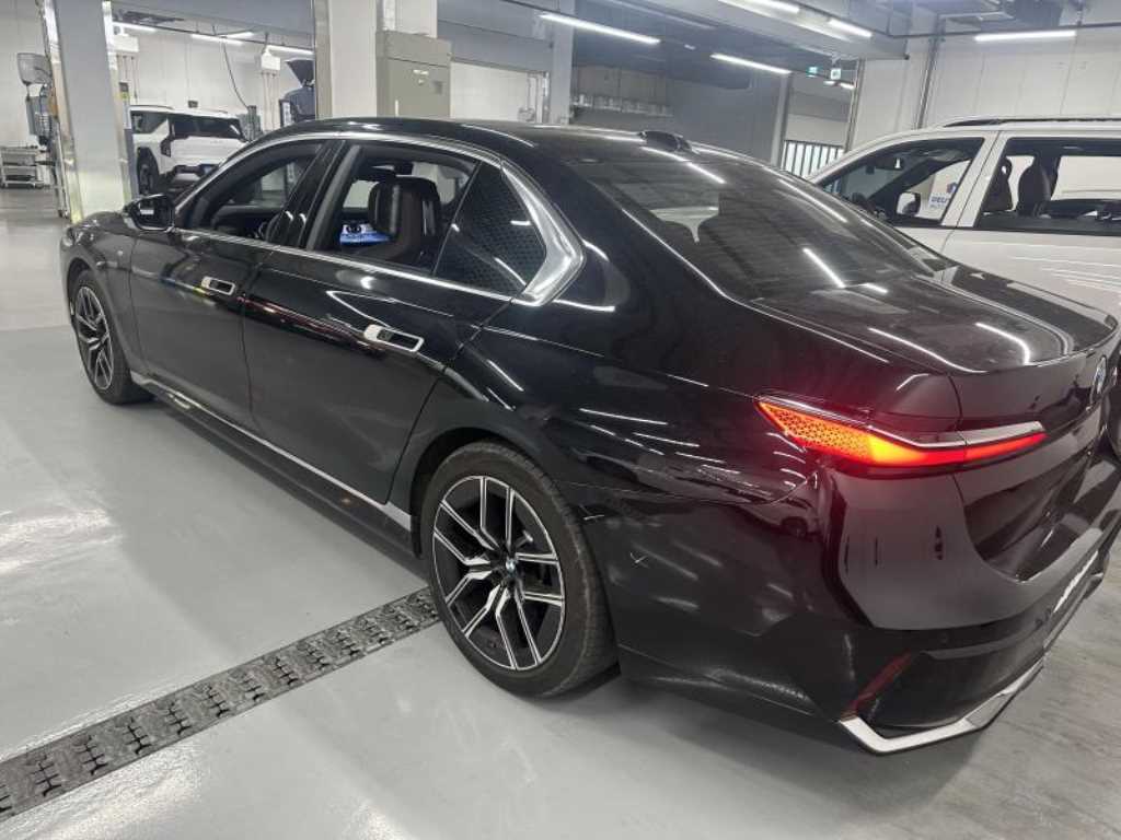 BMW 7 Series - Vista 4