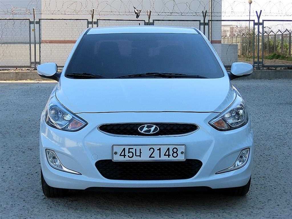 HYUNDAI Accent 2018 Blanco - Importación desde Corea - HF Imports Iquique - Foto 1