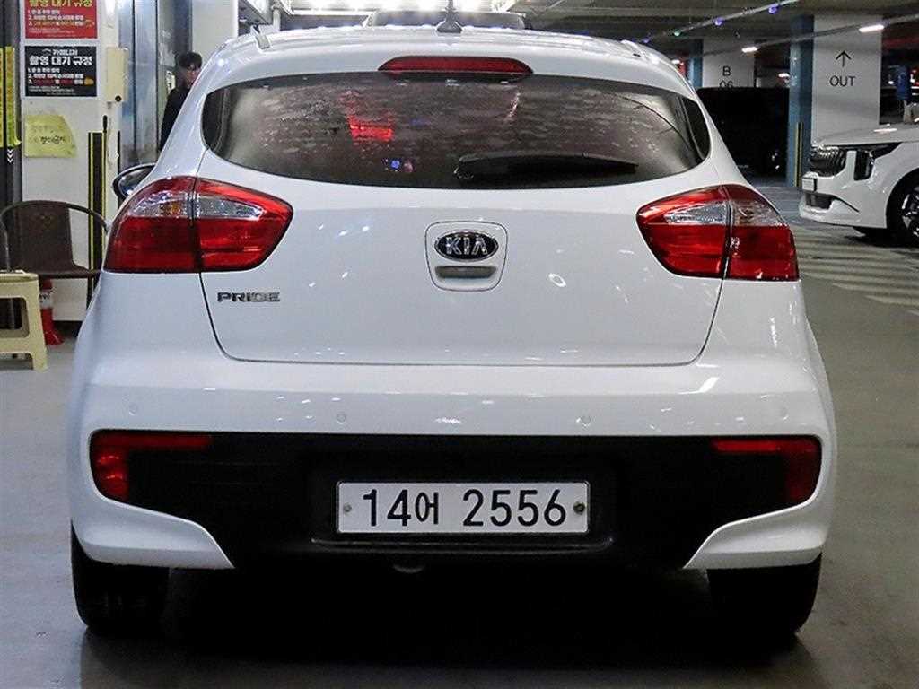 KIA Pride - Vista 5