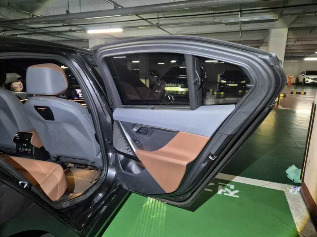 BMW i5 - Vista 12
