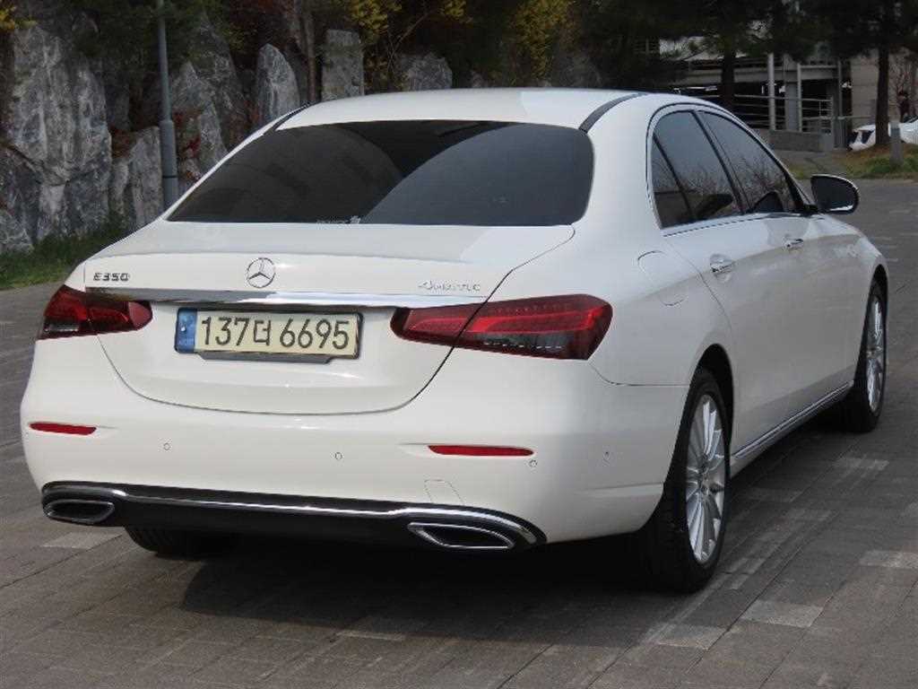 Mercedes Benz E class - Vista 3