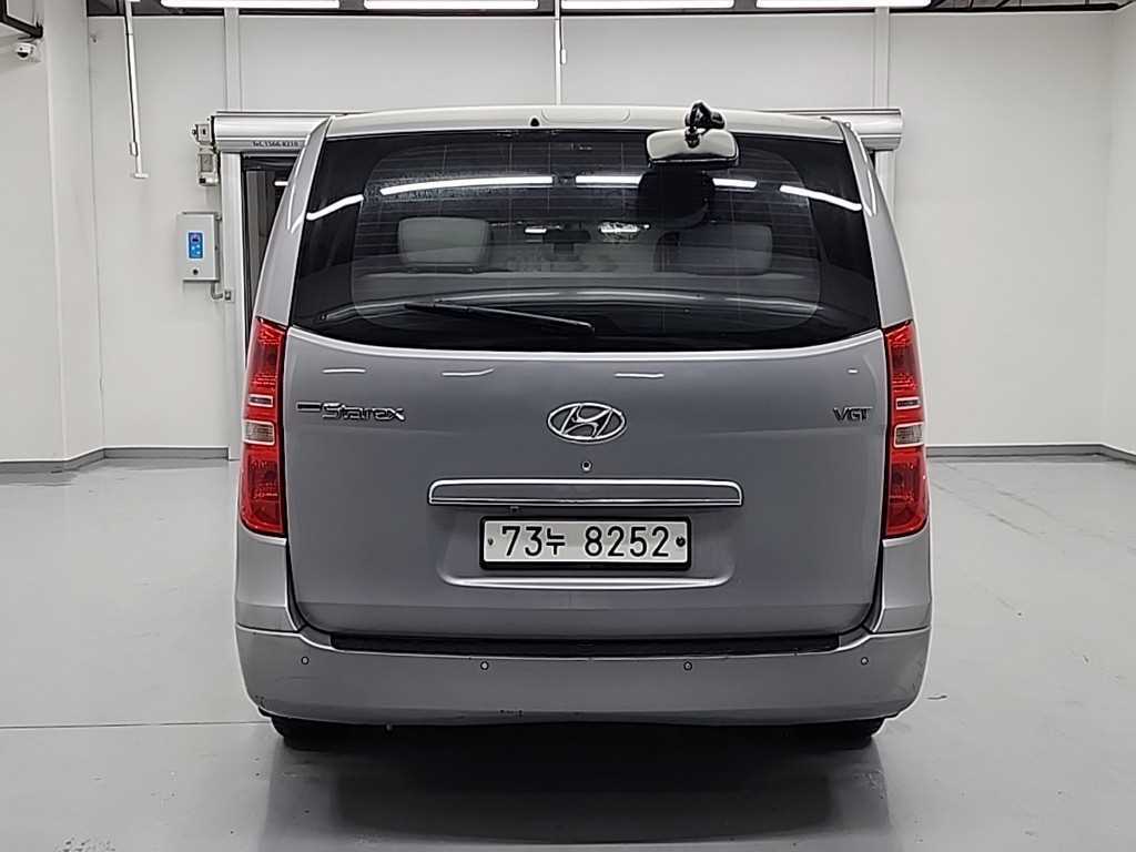 HYUNDAI Starex - Vista 3