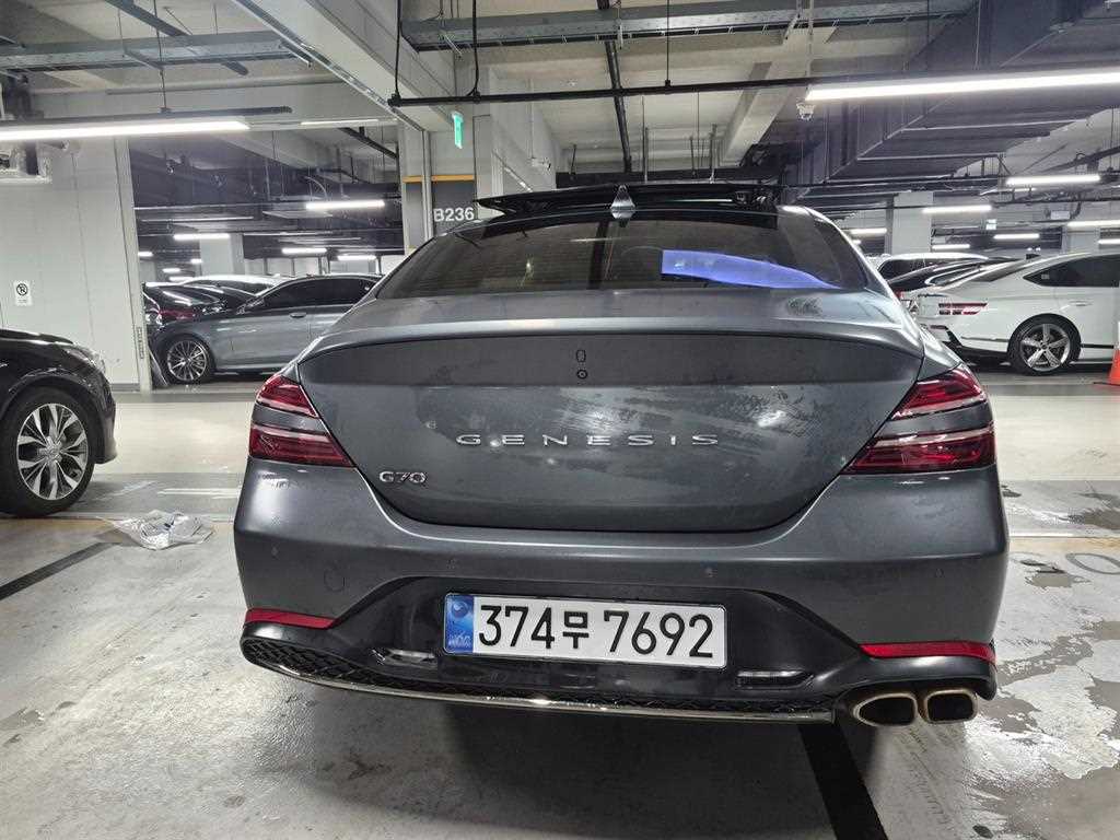 Genesis G70 - Vista 4
