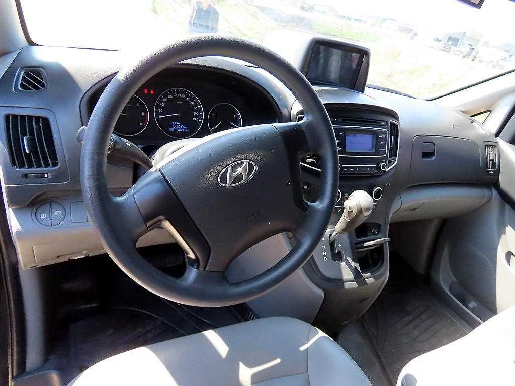 HYUNDAI Starex - Vista 8