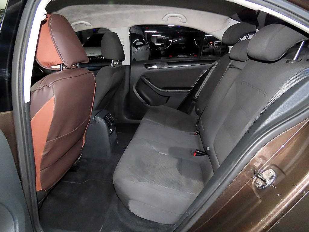 Volkswagen Jetta - Vista 7