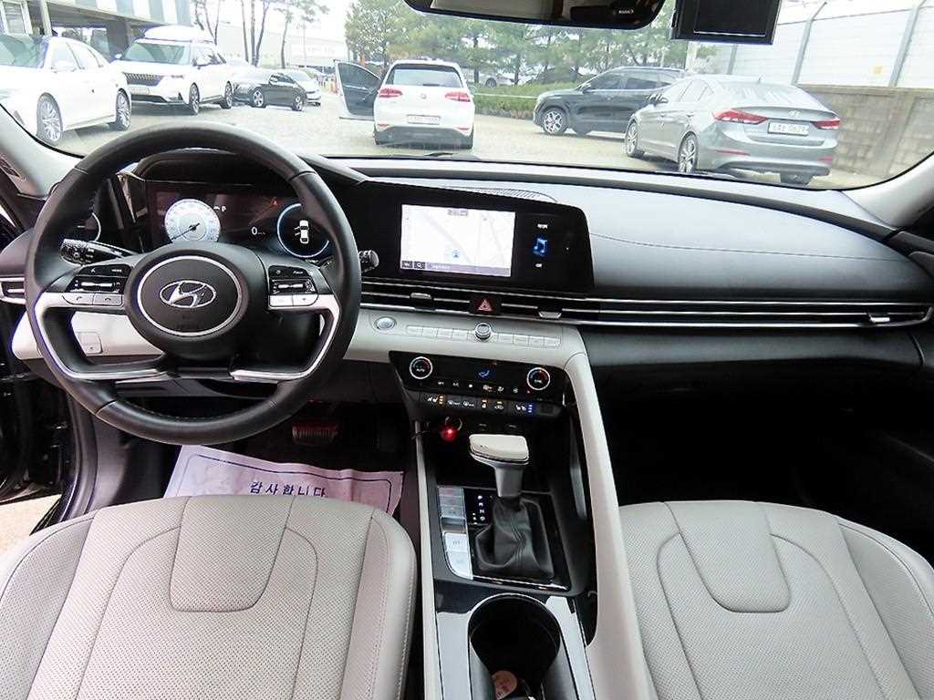 HYUNDAI Avante - Vista 7