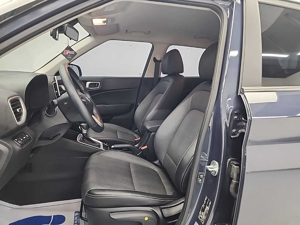 HYUNDAI Venue - Vista 11