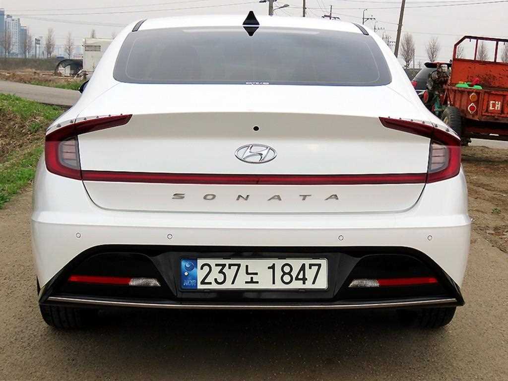 HYUNDAI Sonata - Vista 4