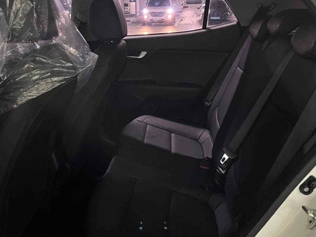 KIA Stonic - Vista 7