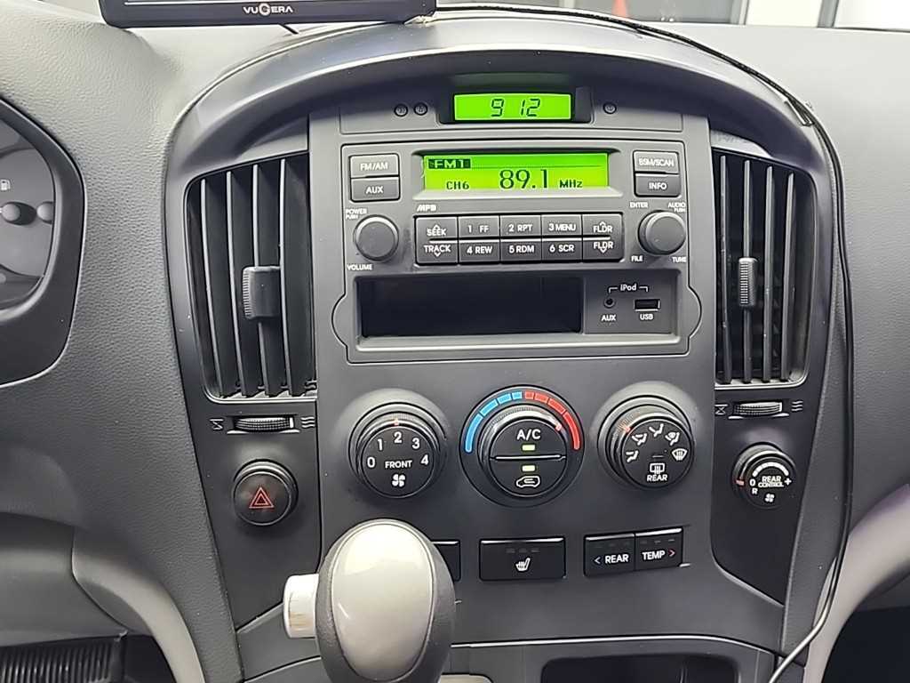 HYUNDAI Starex - Vista 10