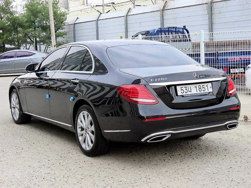 Mercedes Benz E class - Vista 3
