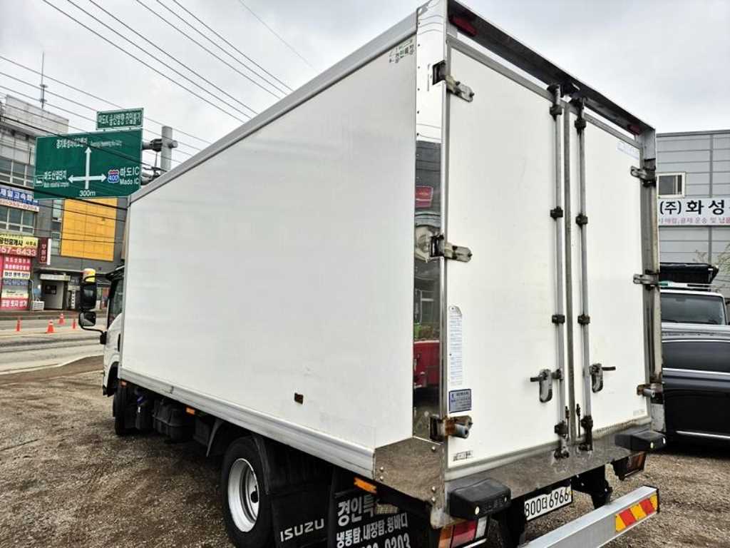 medium and large cargo truck - Vista 7