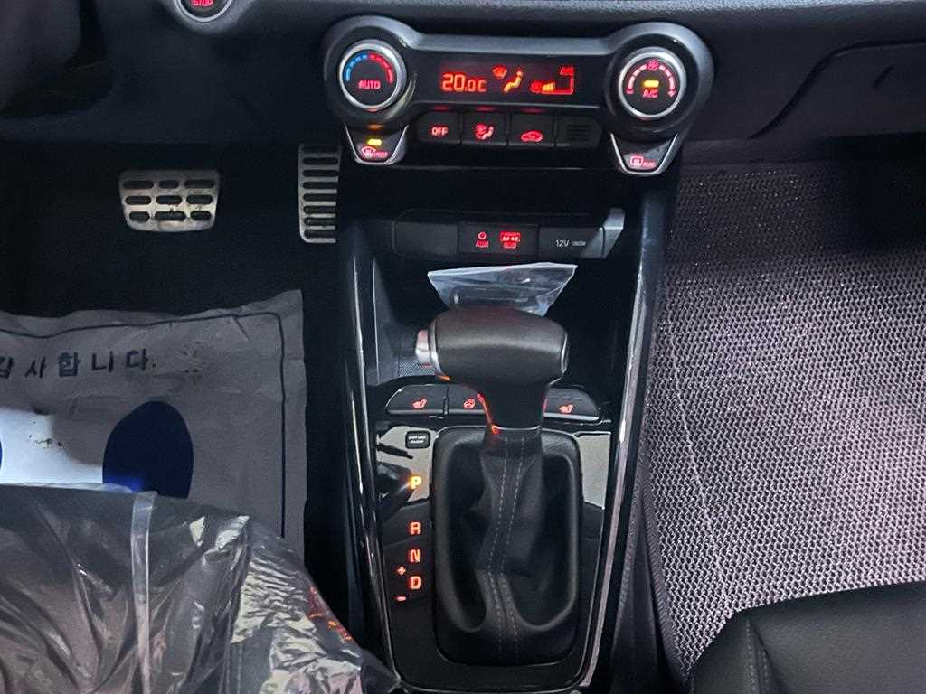 KIA Stonic 2018 Blanco - Importación desde Corea - HF Imports Iquique - Foto 16