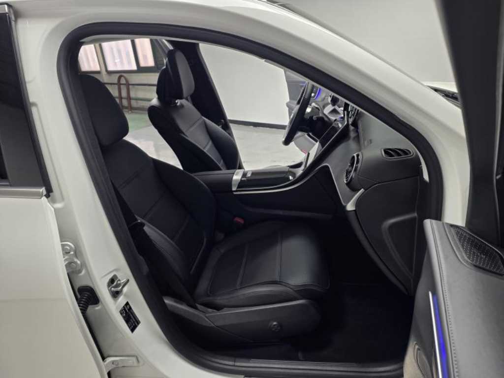 Mercedes Benz GLC Class - Vista 10