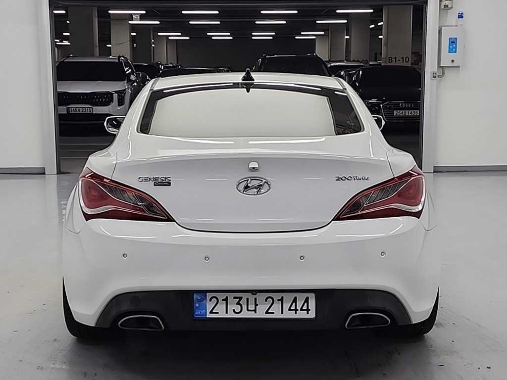 HYUNDAI Genesis - Vista 3