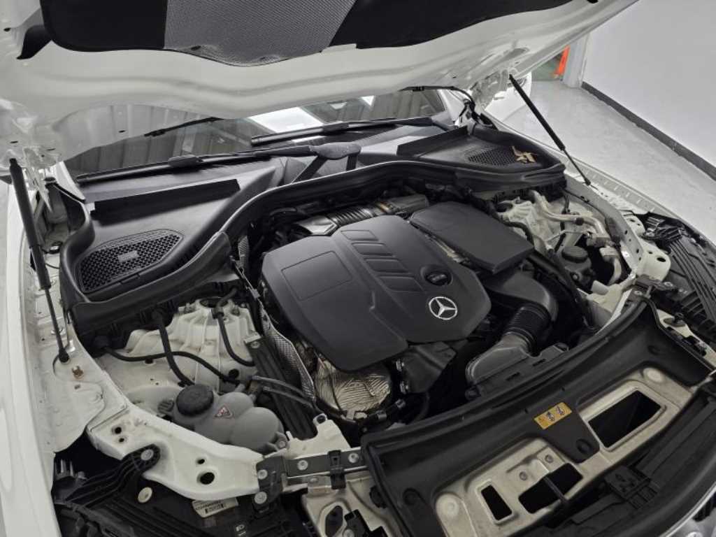 Mercedes Benz GLC Class - Vista 7