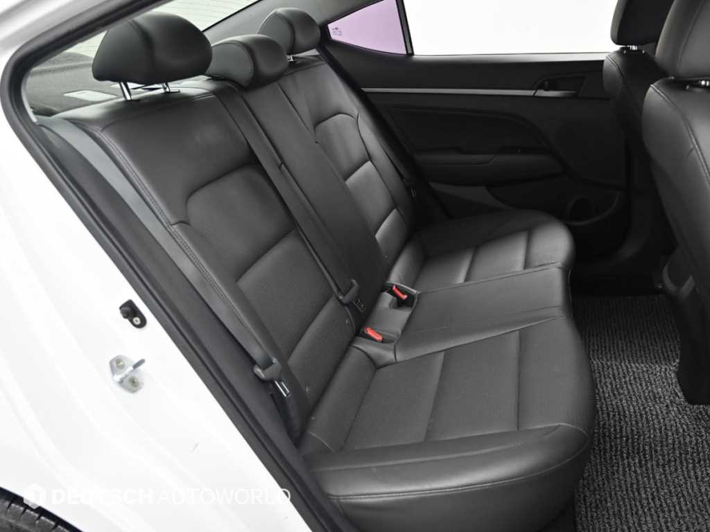 HYUNDAI Avante - Vista 12