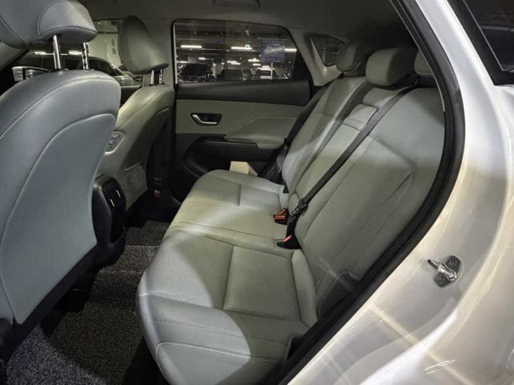 HYUNDAI Kona - Vista 7