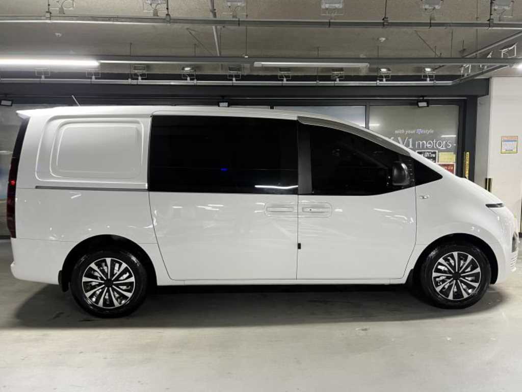 HYUNDAI Staria - Vista 3