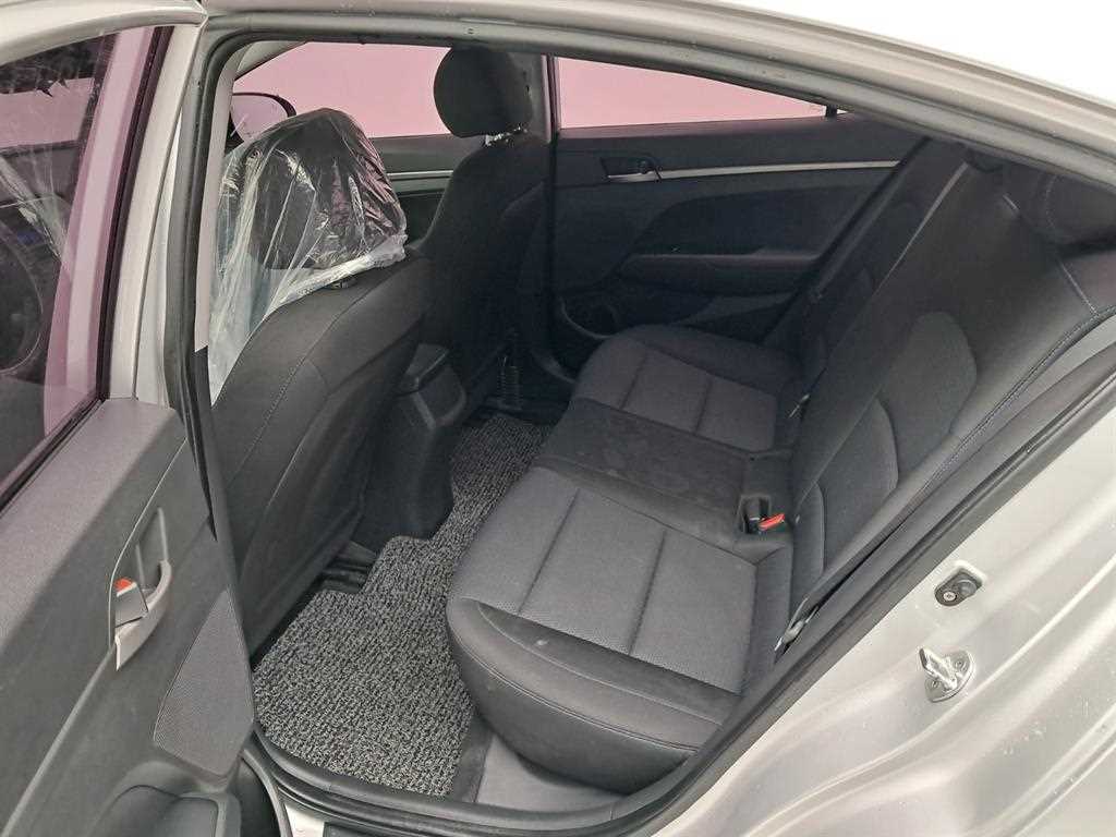 HYUNDAI Avante - Vista 11