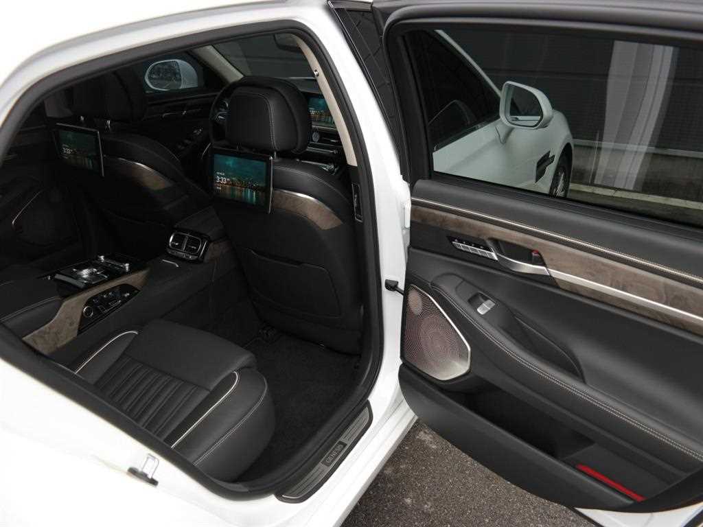 Genesis G90 - Vista 12