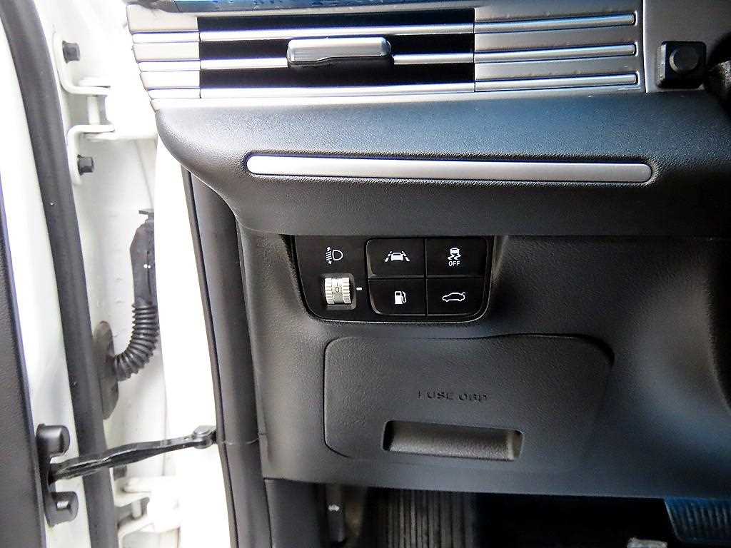 HYUNDAI Grandeur - Vista 12