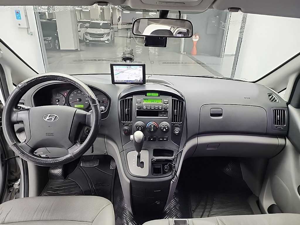 HYUNDAI Starex - Vista 7