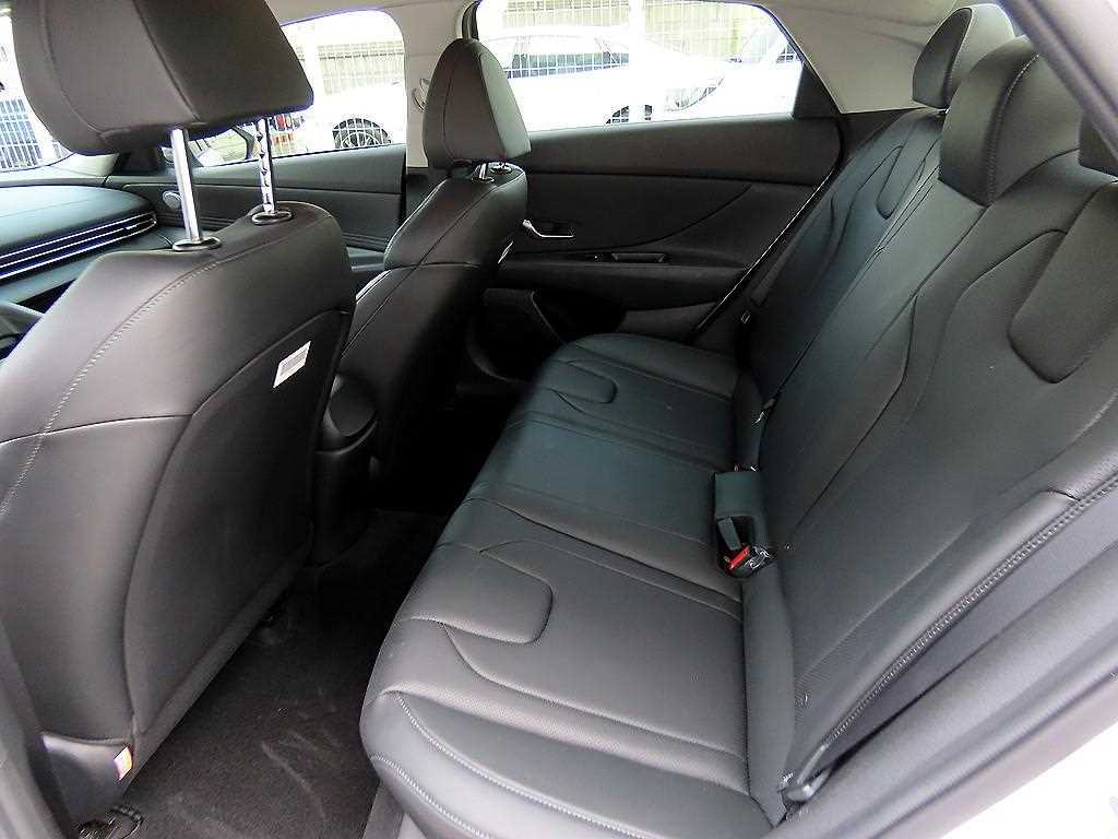 HYUNDAI Avante - Vista 6