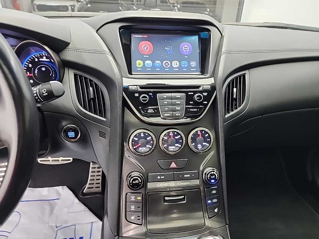 HYUNDAI Genesis - Vista 10